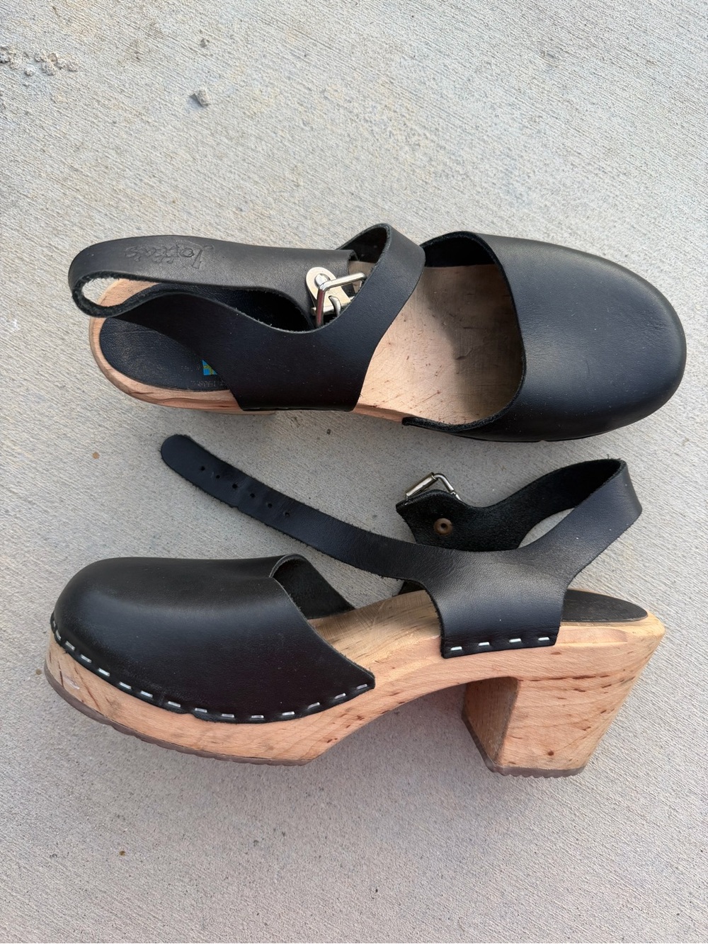 Lotta from Stockholm Black Leather Peep Toe Clogs
Size:40 (size 9)